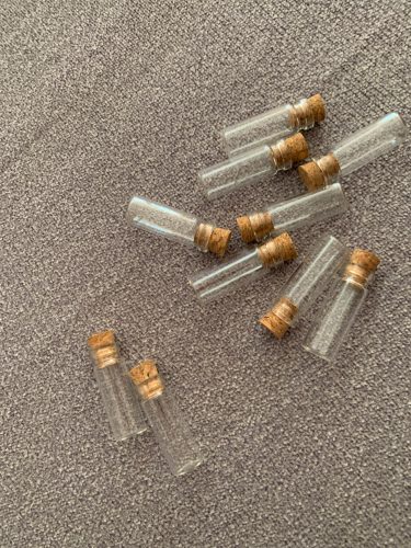 10Pcs Wholesale Mini Glass Bottles with Corks – Wishing, Healing & Witchcraft Flasks for Decor photo review